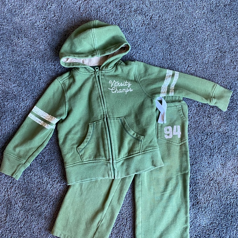 ⚽️Old Navy (4T) Green Sweatshirt Set⚽️
